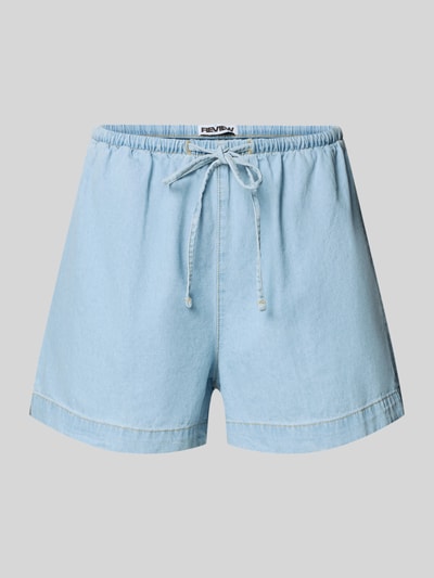 Produktfoto, Straight Fit Shorts in Denim-Optik von REVIEW, jasnoniebieska tkanina stylizowana na denim, czysty bawełna, szerokość w rozmiarze S: 40 cm, długość wewnętrzna nogawki w rozmiarze S: 10 cm, elastyczny pas z tunelem.
