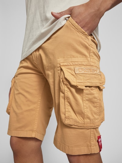 Alpha Industries Regular Fit Cargoshorts mit Label-Stitching Modell 'CREW SHORT' Sand 3