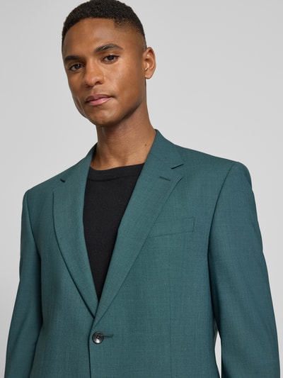 Männermodel trägt Regular Fit Anzugsakko aus Woll-Mix Modell 'AIDAN3' von Strellson, Optik: Unifarben, feine Webstruktur, Nahaufnahme Oberkörper.