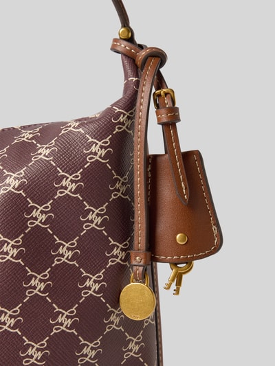 Produktfoto, Shoulder Bag mit Reißverschluss Modell 'PORTA' von MANGO, braune Kunstleder-Tasche mit Allover-Logo-Print, Detailaufnahme