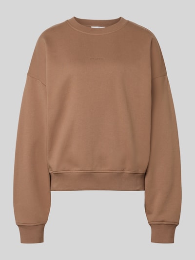 Produktfoto, Regular Fit Sweater mit Logo-Stitching Modell 'Croissant' von OH APRIL aus reiner Baumwolle in Braun mit Rundhalsausschnitt und elastischen Abschlüssen.
