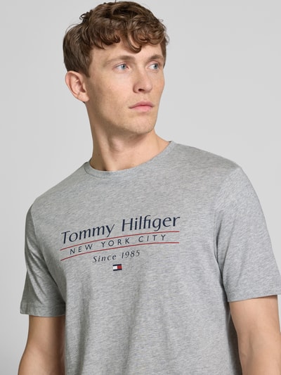 Tommy Hilfiger T-Shirt mit Label-Print Hellgrau 3