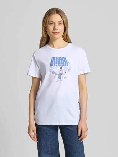 Frauenmodel trägt T-Shirt mit Motiv und Ziersteinbesatz von Liu Jo White, Damen T-Shirt aus Reine Baumwolle, Relaxed-Fit, Rundhalsausschnitt, Weiß und Blau, Rückenlänge bei Größe S 67 cm, Ganzkörperansicht von vorne.