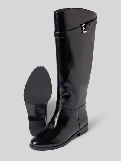 Produktfoto, Stiefel mit Riemen und Dornschließe von BIANCO in Schwarz, glatte Sohle, abgerundete Spitze, Weitschaft, glänzende Textur