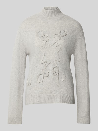 Produktfoto, Strickpullover mit Stehkragen von Christian Berg Woman in hellgrau, lockere Passform, gerippte Abschlüsse, strukturierte Oberfläche