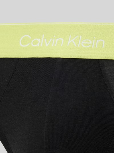 Produktfoto, Slip aus Baumwoll-Mix im 5er-Pack von Calvin Klein Underwear, schwarz mit elastischem Logo-Bund in Gelb, eng anliegende Passform