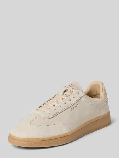 Produktfoto, Sneaker aus echtem Leder Modell 'Cuzmo' von Gant, beige mit Schnürverschluss und profilierter hellbrauner Sohle, abgerundete Passform