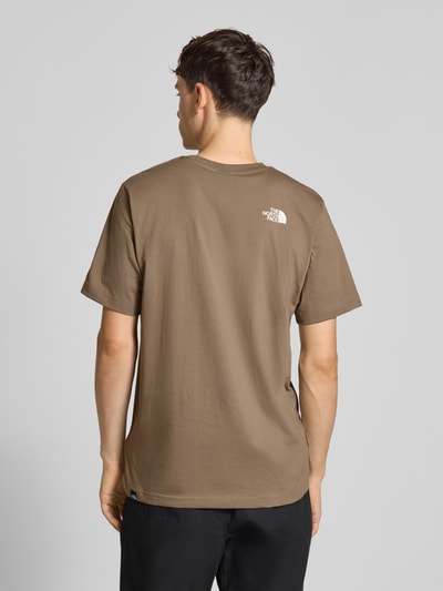 The North Face T-Shirt mit geripptem Rundhalsausschnitt Schoko 5