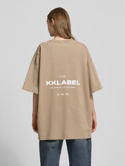 Karo Kauer Oversized T-shirt met labelprint Zand - 5