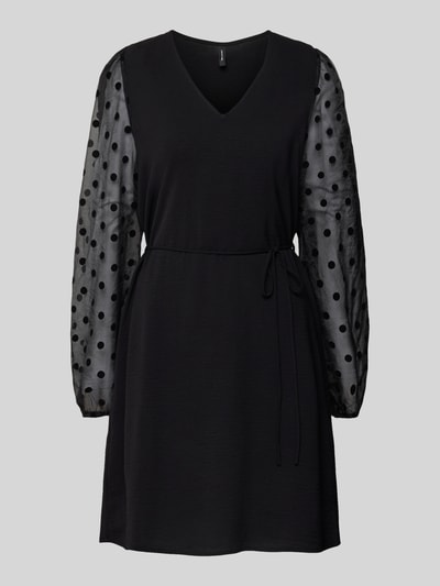 Vero Moda Sukienka koktajlowa o lejącym kroju z półprzezroczystymi rękawami model ‘ALVA’ Czarny 2