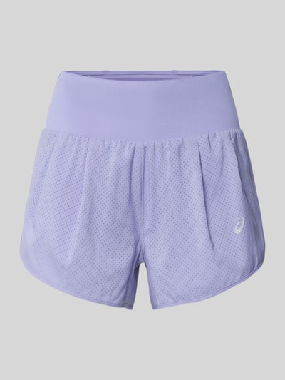 Produktfoto, Shorts mit integrierter Tights Modell 'ROAD' von ASICS TIGER in Flieder, reflektierende Details, strukturierte Mesh-Oberfläche, elastischer Bund, sichtbarer Label-Print, rückseitige Halteschlaufe, gerade Passform, Kontext: Damen Shorts, Bundweite bei Größe S 35 cm, Innenbeinlänge 8 cm.