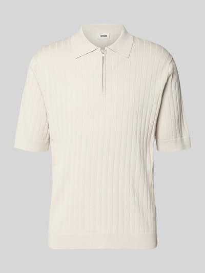 Produktfoto, Regular Fit Poloshirt mit kurzem Reißverschluss von Drykorn, cremefarben, reine Baumwolle, feine Struktur, Modell NIIVAN