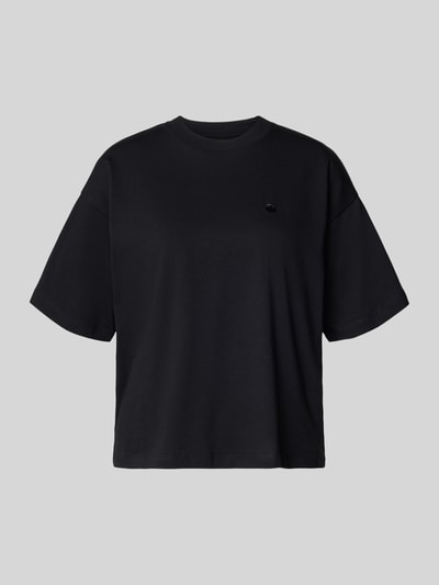 Produktfoto, schwarzes Regular Fit T-Shirt aus reiner Baumwolle Modell 'CHESTER' von Carhartt Work In Progress, glatte Struktur, Stehkragen, Halbarm