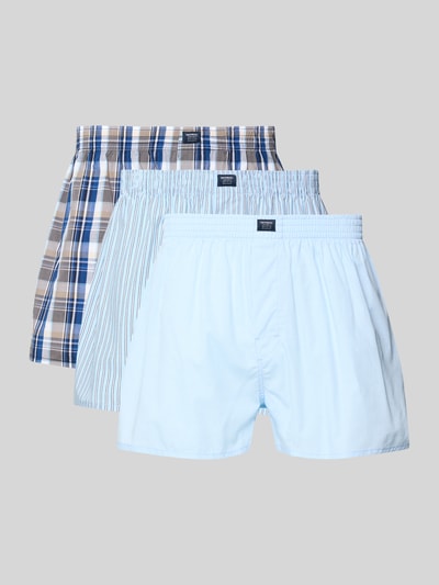 Produktfoto, Boxershorts mit Label-Detail im 3er-Pack von MCNEAL aus reiner Baumwolle, lockerer Schnitt, elastischer Bund, verschiedene Blautöne.