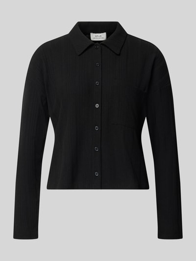 Produktfoto, Cropped Langarmshirt mit Brusttasche Modell 'Sawoni' von OPUS in Schwarz, unifarbene Optik, Brusttasche, Knopfleiste, Kragen, sichtbare Nähte, Zierknöpfe, langärmlig, geknöpfter Ärmelabschluss, abgerundeter Saum