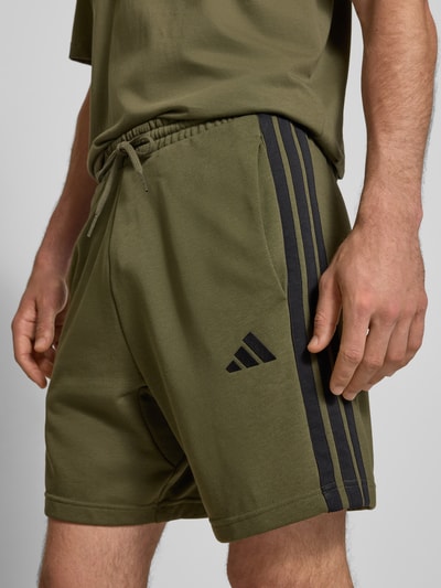adidas Sportswear Sweatshorts mit Label-Stitching und elastischem Bund Oliv 3