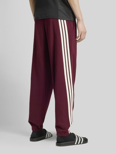 adidas Sportswear Regular Fit Sweathose mit Reißverschlusstaschen Dunkelrot 5