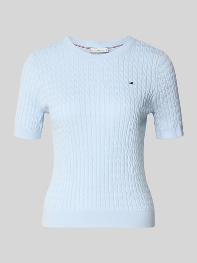 Produktfoto, Slim Fit T-shirt uit pure katoen van Tommy Hilfiger, look: effen kleuren, kabelpatroon, logodetail, ronde hals, korte mouw, rompzoom geribd, materiaalverwerking: knitwear