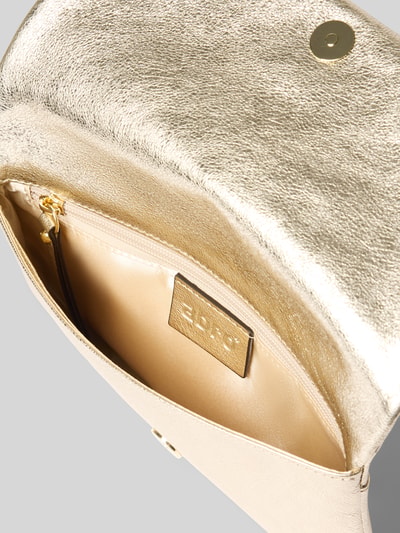 Produktfoto, Clutch aus echtem Leder mit Strukturmuster von Abro in Gold mit Magnetverschluss, Reißverschlussfach und Label-Detail innen