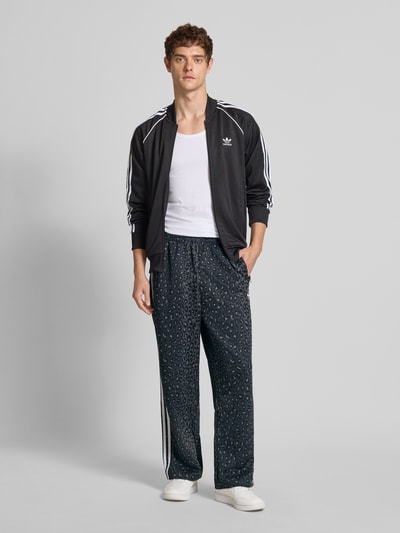 adidas Originals Spodnie dresowe z elastycznym pasem i wyhaftowanym logo Czarny 1