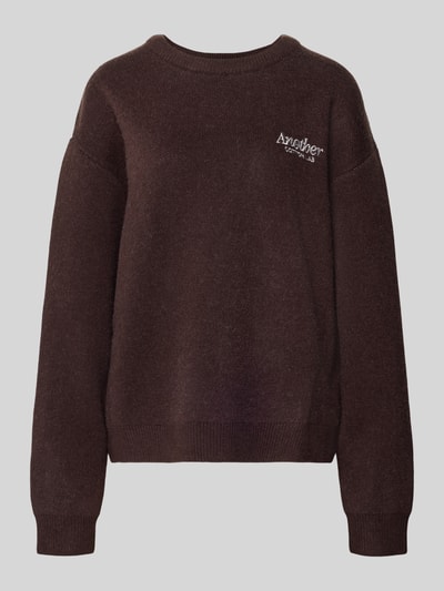Produktfoto, Oversized Strickpullover mit Rückenmotiv Modell 'Wine & Vibe' von ANOTHER COTTON LAB, dunkelbraun, Rundhalsausschnitt, Label-Stitching, Damen, weiche Textur