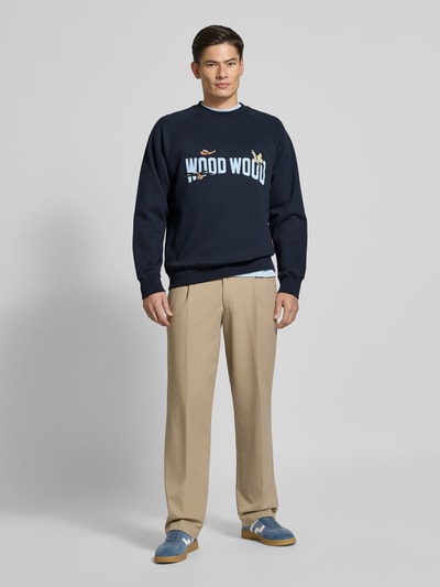 Wood Wood Sweatshirt mit Motiv-Stitching Modell 'Hester' Dunkelblau 1