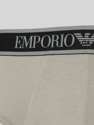 Produktfoto, Slim Fit Slips mit Logo-Stitching im 3er-Pack von Emporio Armani aus Baumwoll-Mix mit Elastischer-Logo-Bund, beige und grau, feine Textur.