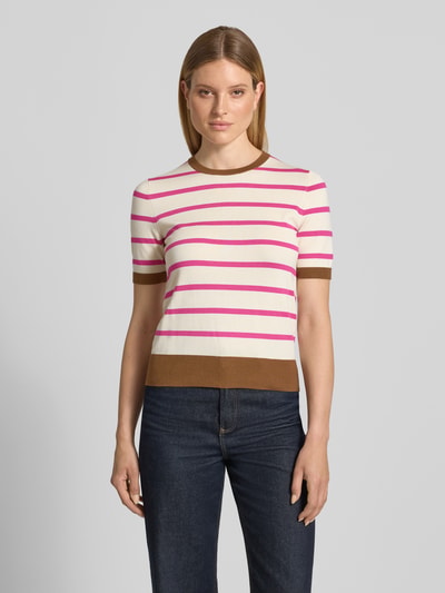 Frauenmodel trägt Strickshirt aus Viskose-Mix mit Rundhalsausschnitt von Jake*s Casual, Regular-Fit, Allover-Look, Vorderansicht, Nahaufnahme Oberkörper.