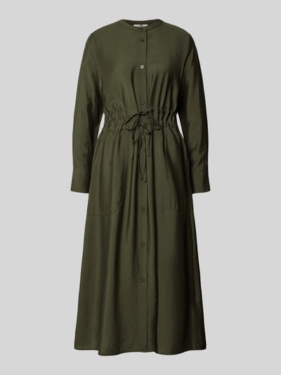 Produktfoto, Relaxed Fit Midikleid aus Viskose-Mix Modell 'Mariela' von Guido Maria Kretschmer WOMAN, olivgrün, langärmelig, durchgehende Knopfleiste, Tunnelzug, aufgesetzte Taschen, Rundhalsausschnitt, strukturierte Oberfläche, Rückenlänge 128 cm, Brustweite 49 cm, Ärmellänge 61 cm.