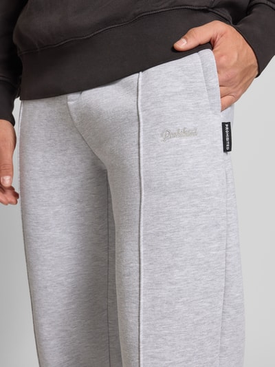 PROHIBITED Sweatpants mit elastischem Bund Hellgrau Melange 3