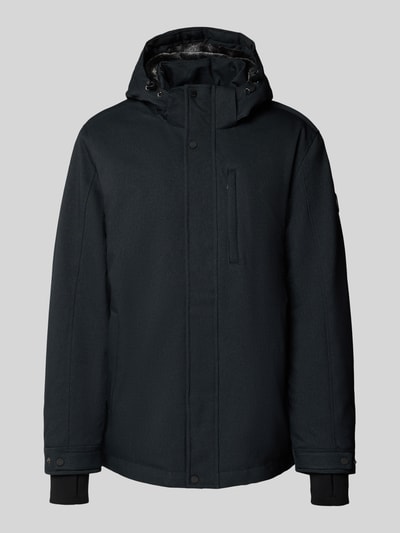 Produktfoto, schwarze Jacke mit Brusttasche Modell 'RODNEYS' von Cars Jeans, Kunstfellbesatz, Kapuze, Reißverschlusstasche, glatte Struktur