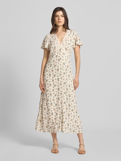 Frauenmodel trägt Midikleid aus Viskose mit florales Muster von Jake*s Casual, A-Linie, V-Ausschnitt, hell-cremefarben, soft fallend, Ganzkörperansicht von vorne. Rückenlänge bei Größe 36: 131 cm, Brustweite: 41 cm, Ärmellänge: 22 cm.