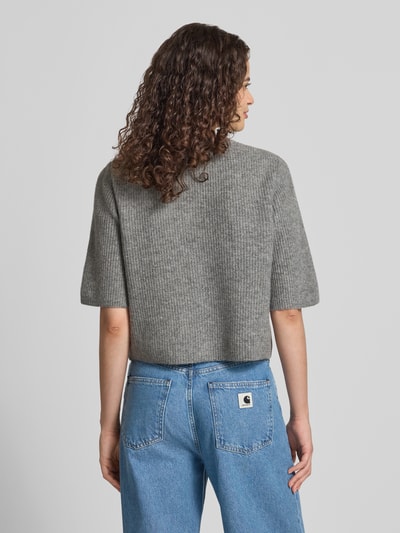 PIECES Boxy Fit Strickjacke aus Rippstrick Modell 'SILLY' Hellgrau Melange 5