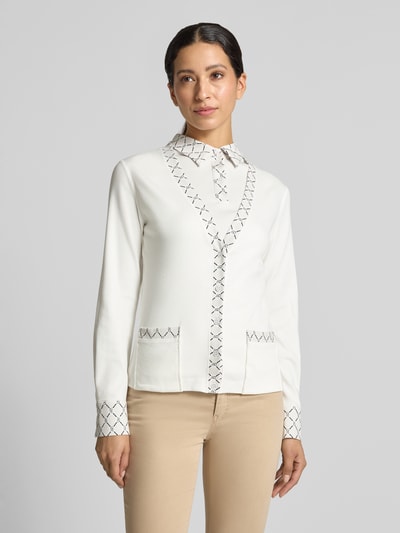 Vrouwenmodel draagt Cardigan met V-hals en knoopsluiting van Marc Cain, mix van katoen en elastaan, regular fit, Contrastgarnering met logomotief, ruglengte bij maat 36: 54 cm, vooraanzicht bovenlichaam