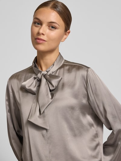 Marc Cain Regular Fit Schluppenbluse mit verdeckter Knopfleiste Taupe 3