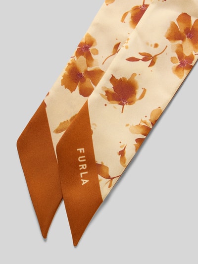 Produktfoto, Seidentuch im Allover-Look Modell 'METROPOLIS BANDEAU' von FURLA, rechteckig, florales Muster in Beige und Orange, feine Seidenstruktur, Logo sichtbar.