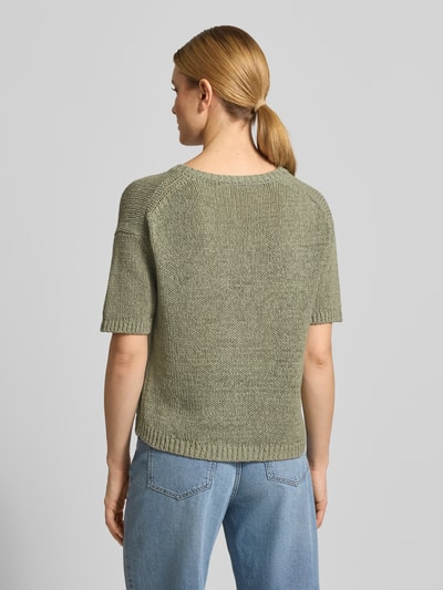 Modelka kobieca nosi Loose Fit Pullover aus Baumwoll-Mix od Marc O'Polo, kolor jednolity, krótki rękaw, dzianina, bawełniany miks, widok całej sylwetki od tyłu.