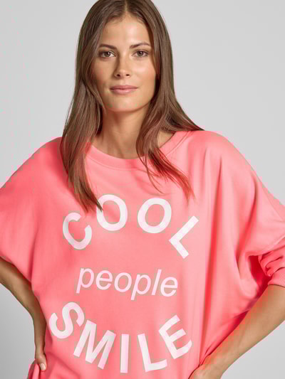 miss goodlife Bluza o kroju relaxed fit z nadrukiem z napisem Neonowy różowy 3