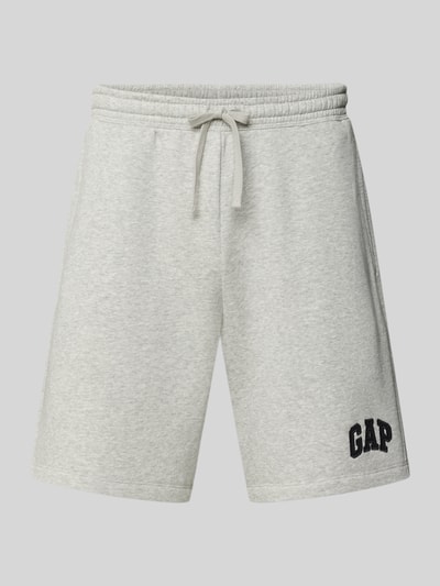 Produktfoto, Sweatshorts mit elastischem Bund von GAP aus Baumwoll-Mix in Hellgrau, Relaxed-Fit, Logo, glatte Oberfläche, Bundweite 41 cm, Innenbeinlänge 20 cm
