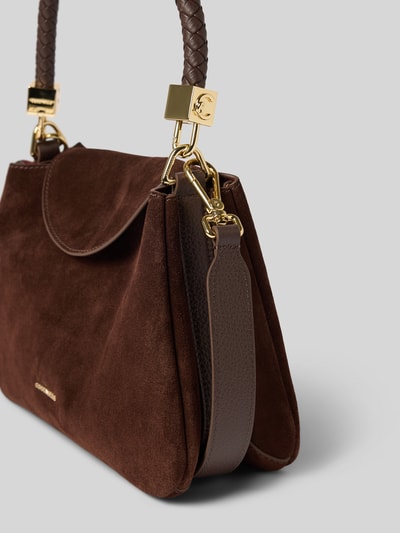 Produktfoto, Handtasche aus echtem Leder Modell 'TIGGY' von Coccinelle, brązowa torebka damska z naturalnej skóry, odpinany pasek na ramię, uchwyt, główna przegroda z klapką, przegródki wewnętrzne, detal z logo, szerokość w rozmiarze 1: 24 cm, długość w rozmiarze 1: 18 cm, głębokość w rozmiarze 1: 10 cm, długość paska na ramię w rozmiarze 1: 102 cm