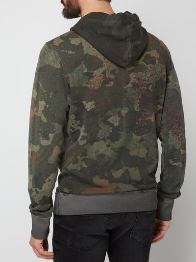 Tigha Hoodie mit Camouflage-Muster (olivgrün) online kaufen