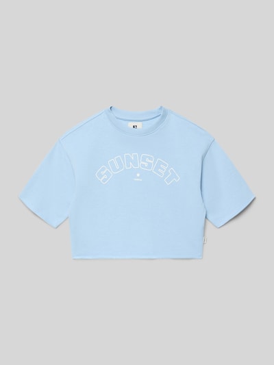 Produktfoto, Cropped T-Shirt mit Logo-Print von Garcia für kinder, Kinder T-Shirt in Hellblau, Reine Baumwolle, Rundhalsausschnitt, Rückenlänge 38 cm bei Größe 140
