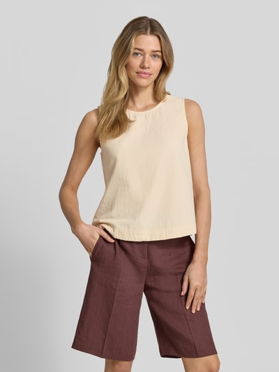 Frauenmodel trägt Top mit Rundhalsausschnitt von Soyaconcept, Reine Baumwolle, Gerader-Schnitt, Modell 'CISSIE', cremefarben, Ganzkörperansicht von vorne.