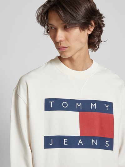 Tommy Jeans Relaxed Fit Sweatshirt mit Label-Print Offwhite 3