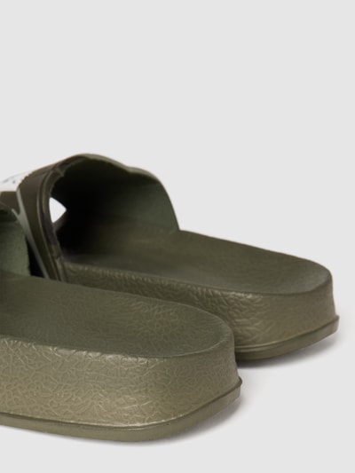 Levi's® Slides mit Camouflage-Muster Khaki 2