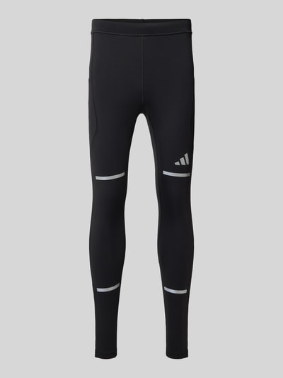 Produktfoto, schwarze Slim Fit Trainingshose mit reflektierenden Details Modell 'adi' von adidas Training, glatte Struktur, neutraler Hintergrund