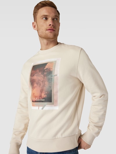 CK Calvin Klein Sweatshirt mit Label- und Motiv-Print Modell 'PHOTO' Sand 3