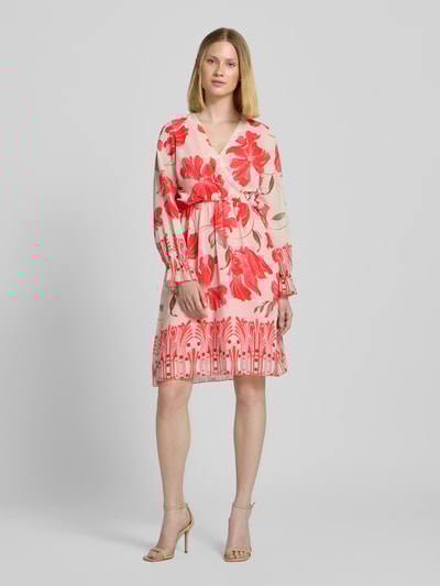 ZABAIONE Knielanges Kleid mit V-Ausschnitt Rosa 1