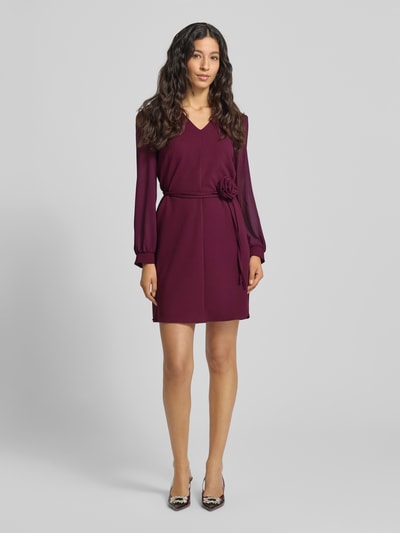 Rinascimento Cocktailkleid mit V-Ausschnitt Bordeaux 1