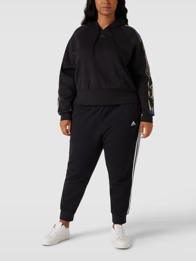 Adidas Sportswear Plus Spodnie dresowe PLUS SIZE z wyhaftowanym logo Czarny 1